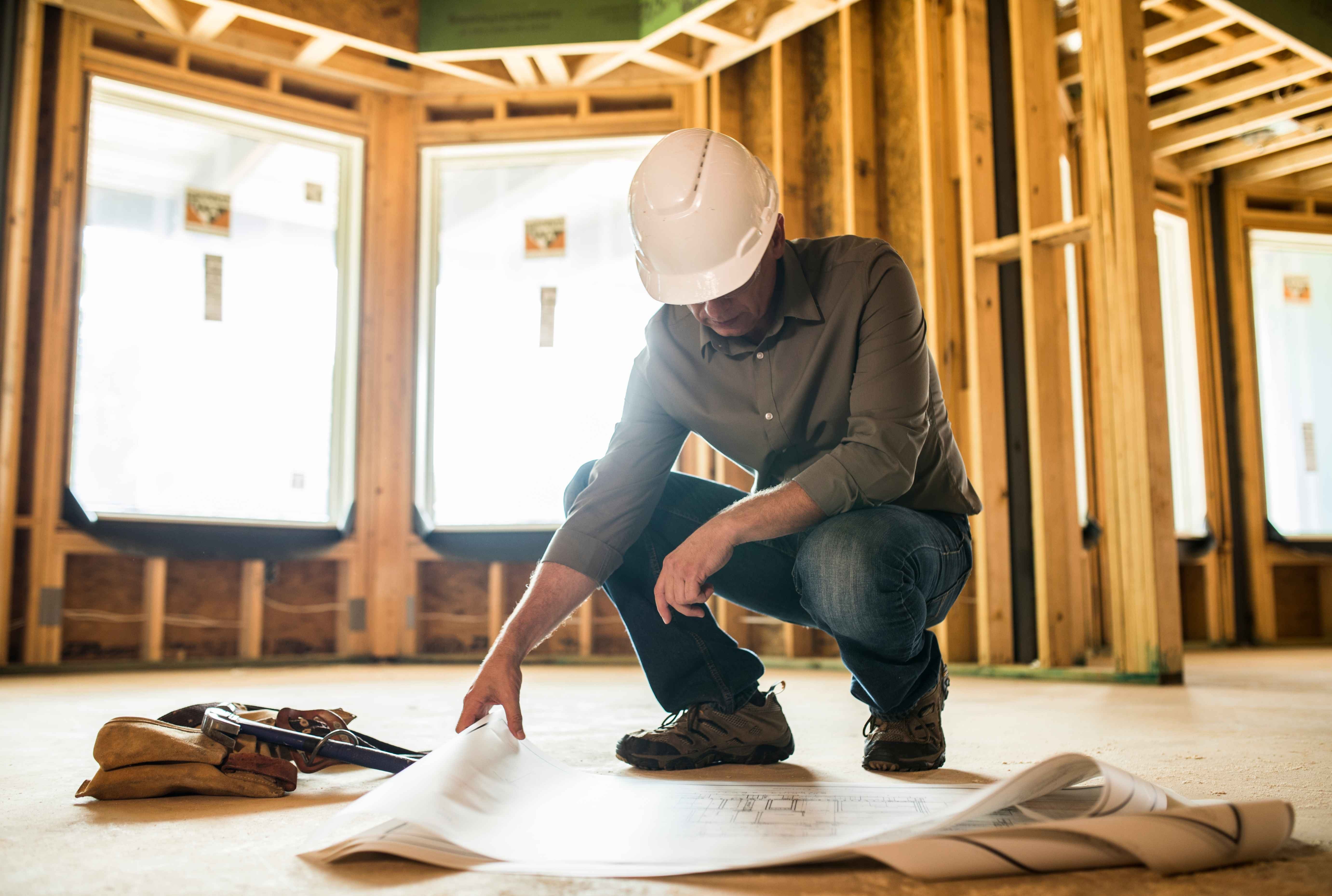 Contractor-reviewing-blue-print-plans