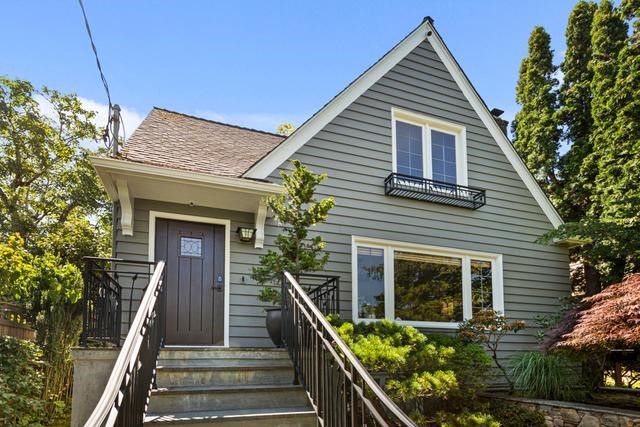 Stunning gray home in Seattle with horizontal lap siding in a medium gray color.