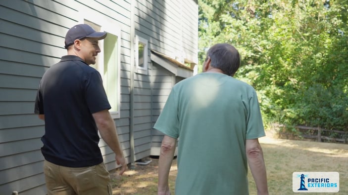 Contractor-talking-with-homeowner