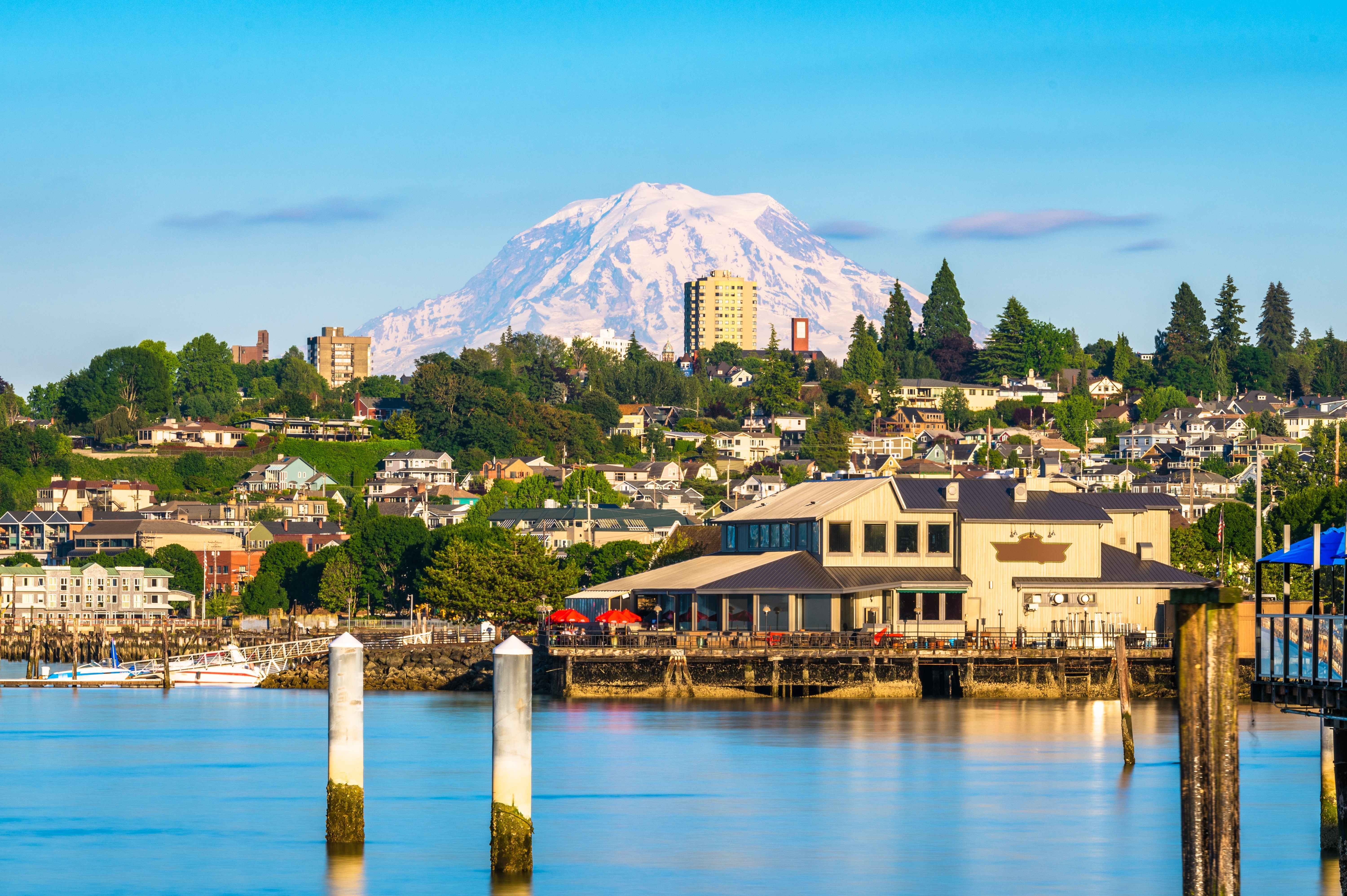 Tacoma-WA-and-Mount-Rainier-view