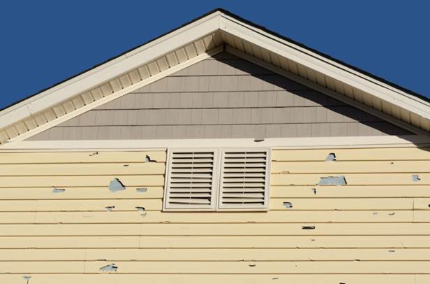 Wind-damage-on-vinyl-siding