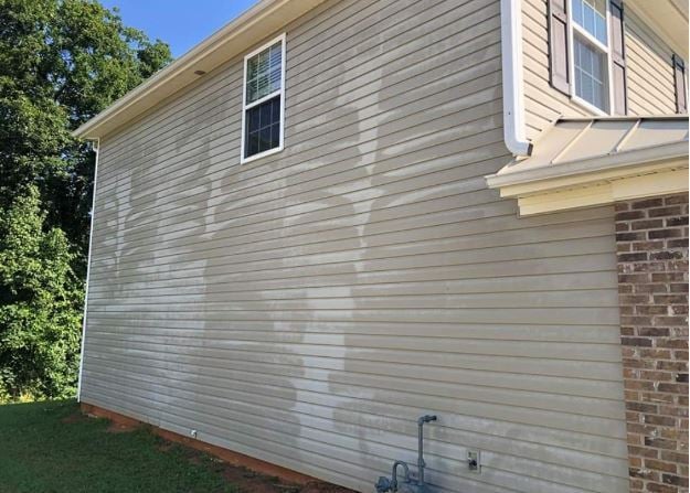 Fading-and-chalky-vinyl-siding