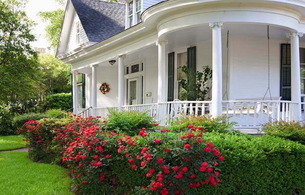 White-home-with-porch