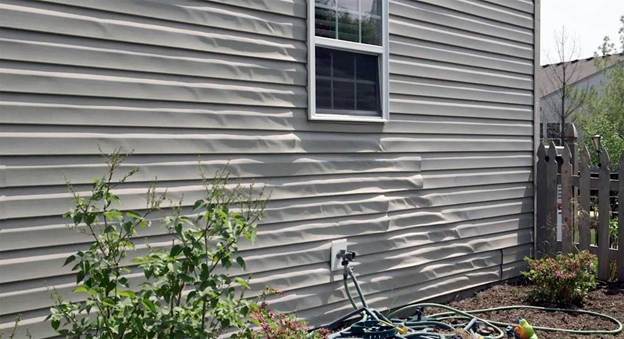 Warped-vinyl-siding