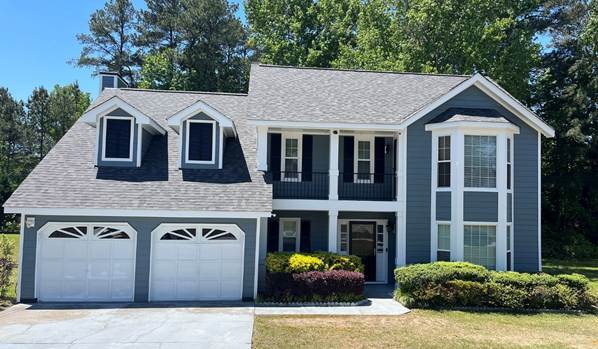 Deep-navy-siding-and-arctic-white-trim