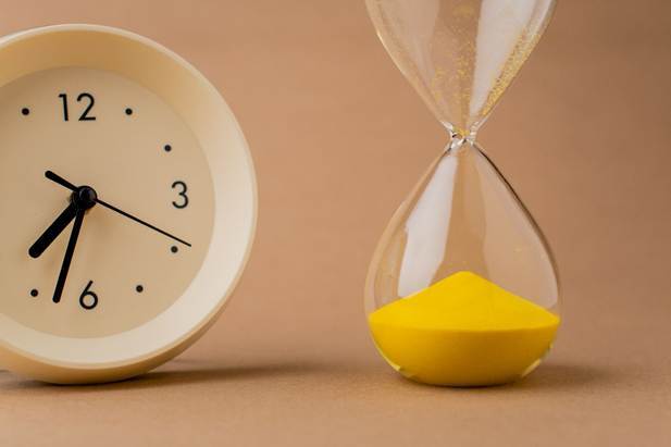 Clock-and-sand-timer