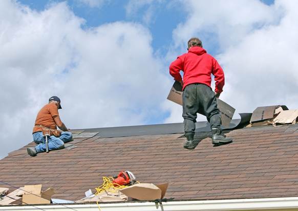Roof-replacement-crew