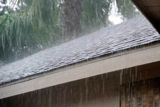 Rain-coming-down-on-roof
