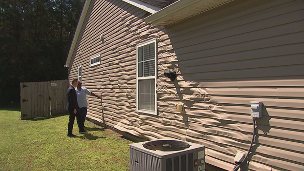 Warped-vinyl-siding