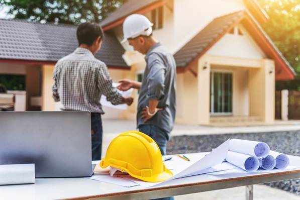 Contractor-and-homeowner-talking