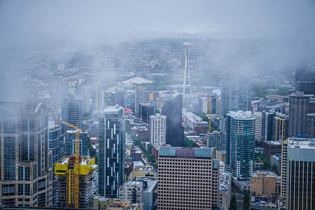 Seattle-space-needle-with-fog