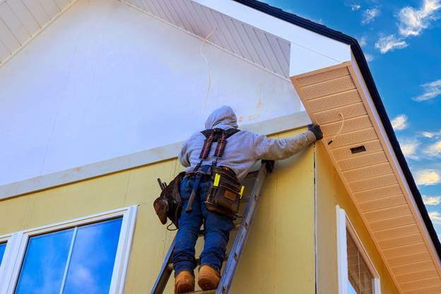 Crew-installing-home-siding