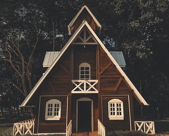 Steep-roof-pitch-on-barn